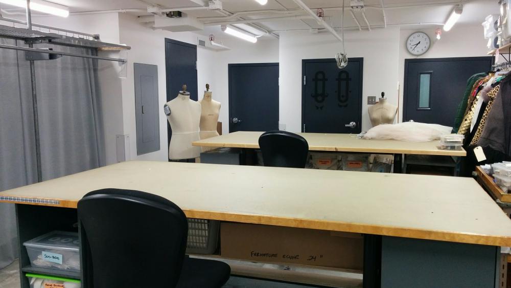 Adjustable cutting tables